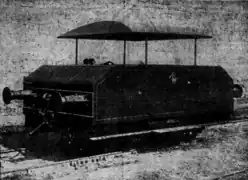 Vue de trois quart avant d'un petit locotracteur.