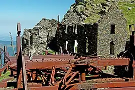 Les hommes travaillaient dans des conditions épouvantables dans ces mines, entre 2&nbsp;200&nbsp;et 2&nbsp;700&nbsp;m d'altitude, d'avril à octobre.