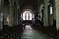 Vue sur la nef depuis l’entrée.