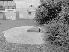 Le puits no&nbsp;15 bis dans son environnement.