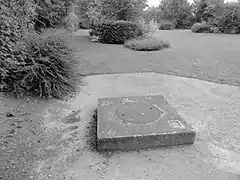 Le puits no&nbsp;15 bis dans son environnement.