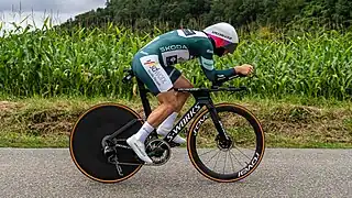 Kopecky, deuxième au général l'issue de l'étape, remporte le maillot vert.