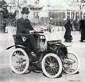 Louis Renault sur sa Type A (1899).