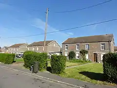 Des habitations groupées par quatre.