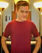 Lucas Grabeel interprète Toby Kennish