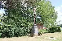 Le calvaire au bord de la N 2 .