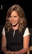 Lulu Wilson interprète Madeline Usher adolescente.