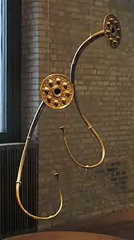 Lurs. Trompettes de l'âge du bronze. IXe – VIIIe&nbsp;siècle av. notre ère. Bronze. Taille moyenne des pavillons : 25 à 30&nbsp;cm. Allemagne