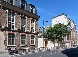 Entrée du lycée Gerson, rue de la Pompe.