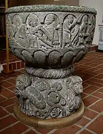 Les fonts baptismaux de l'église de Lyngsjö&nbsp;(en) (Suède) sculptés par Tove, au XIIe&nbsp;siècle.