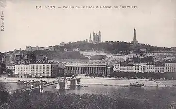 Vue sur la colline de Fourvière au début du XXe&nbsp;siècle.