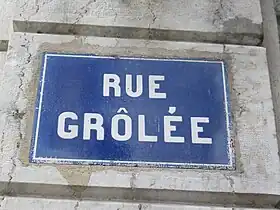 Voir la plaque.