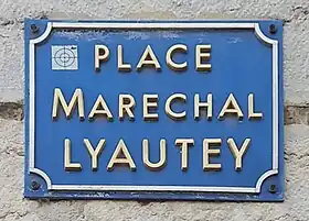 Voir la plaque.