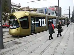 1000e&nbsp;Citadis livré à Lyon (ici un 302).