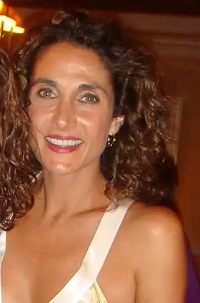 Melina Kanakaredes interprète le Dr&nbsp;Lane Hunter
