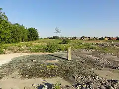 Le puits no&nbsp;5 dans son environnement.