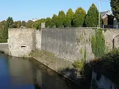 Fortifications de Mézières le long du 3e&nbsp;régiment du génie, la tour Milard avec ses bouches à feu.