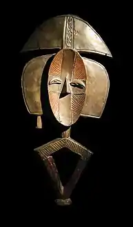 Figure de reliquaire. Kota. Cuivre, H. 57&nbsp;cm. Gabon. 1850-1950