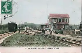 Vue des quais de la gare de Marseille-en-Beauvaisisau début du XXe&nbsp;siècle.