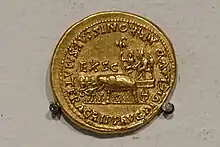 Aureus de Néron : Char de Claude divinisé tiré par quatre éléphants.