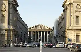 La rue Royale devant l'Église de la Madeleine à Paris
