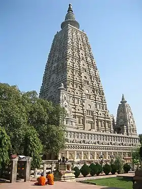 La structure actuelle du temple Mahabodhi remonte à l'ère Gupta, au Ve&nbsp;siècle, marquant l'endroit où le Bouddha aurait atteint l'illumination.