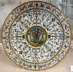 Plat avec blason d’un vétérinaire d’Urbino, XVIe siècle.