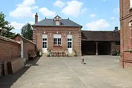 La mairie-école.