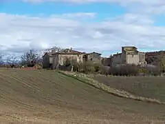 Maison à terre à Simiane avec son pigeonnier.