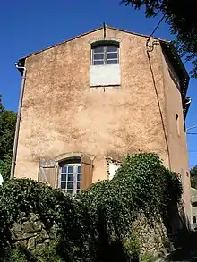La maison de Jacques Ourtal à Fontiers où le peintre possédait son atelier.