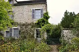 La maison, vue du jardin.