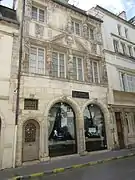 Maison des Cariatides, au no&nbsp;28