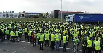 Manifestants autour d'un rond-point à Vesoul.