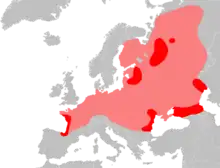 Carte d'Europe représentant en rose clair l'aire de distribution historique qui s'étend de l'Oural à l'océan atlantique.