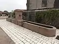 Fontaine sur la place de l'Église.