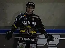 Photographie de Thinel avec le maillot noir des Dragons