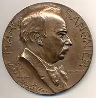 Avers de la médaille honorant Marc Sangnier, bronze, 81 mm, œuvre de Lucien Bazor.