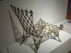 Chaise en macramé par Marcel Wanders.