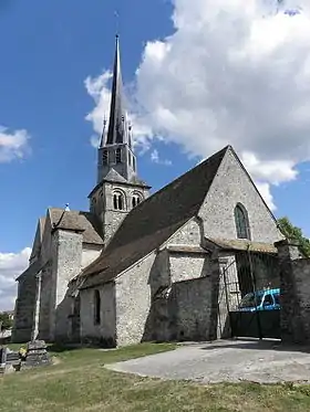 L'église vue du portail.