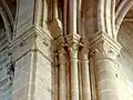 Croisée, chapiteaux dans l'angle nord-est.
