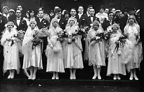 Mariage de sept rosières à Saint-Denis en 1931.