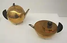 Deux théières de Marianne Brandt, 1924