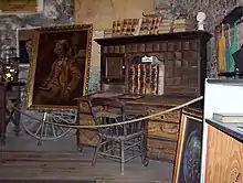 couleurs, grande pièce, bureau à droite