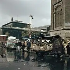 La rue Montmartre à proximité des Halles en 1960.