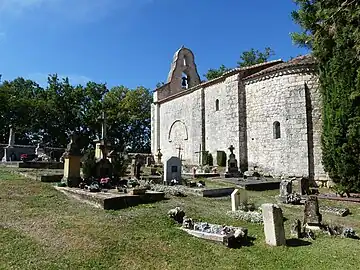 Le cimetière et l'église Saint-Loup.