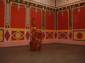 Statue de Lenus Mars à l'intérieur d'un temple restitué sur le Martberg.