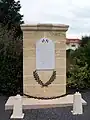 Le monument aux morts à proximité de la mairie (oct.&nbsp;2012)