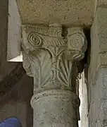 Chapiteau de l'arc triomphal de l'abside