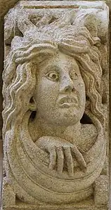 Modillon n°5 – Sol émergeant de son voile