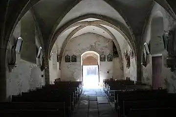 La nef de l'église vue côté porche.